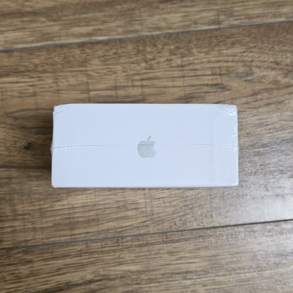 Apple AirPods Pro 2nd Gen Unopened - Picture 3 of 4